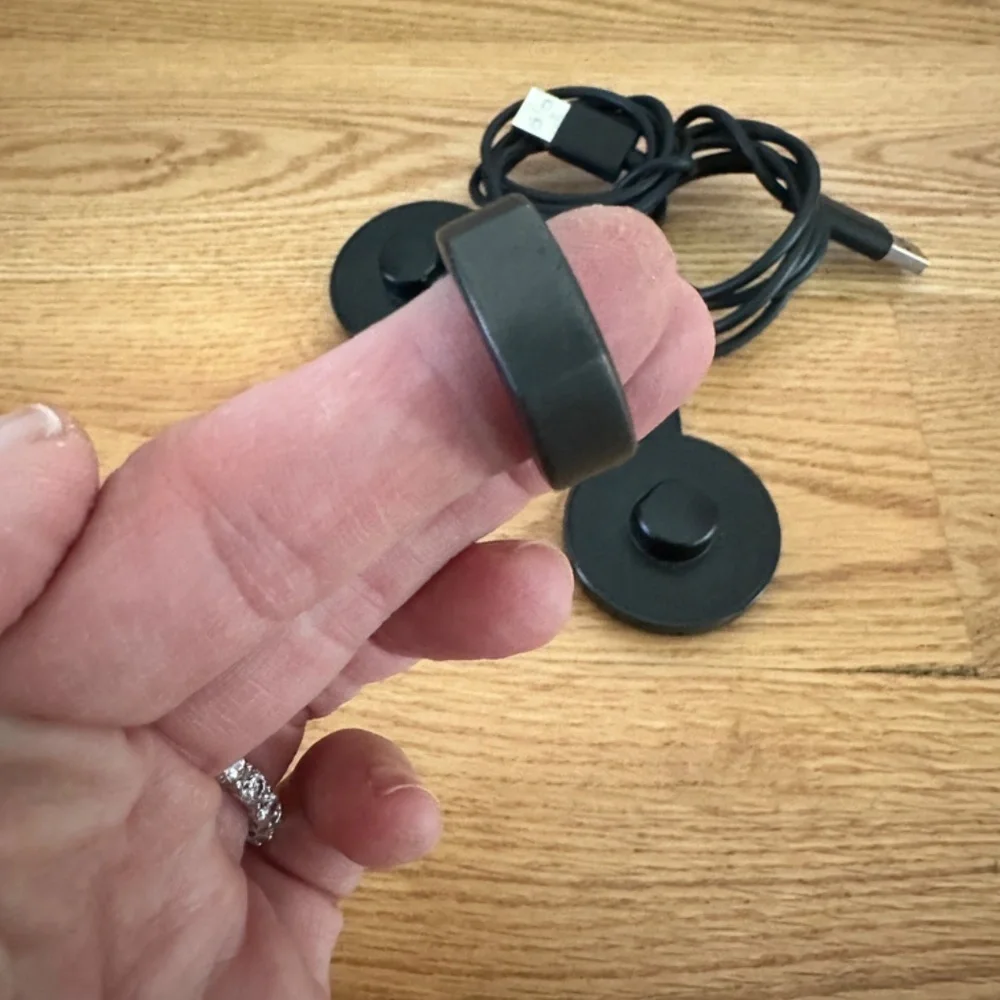 Oura Ring Gen 3 Heritage in Stealth (Size 8) - Picture 2 of 11